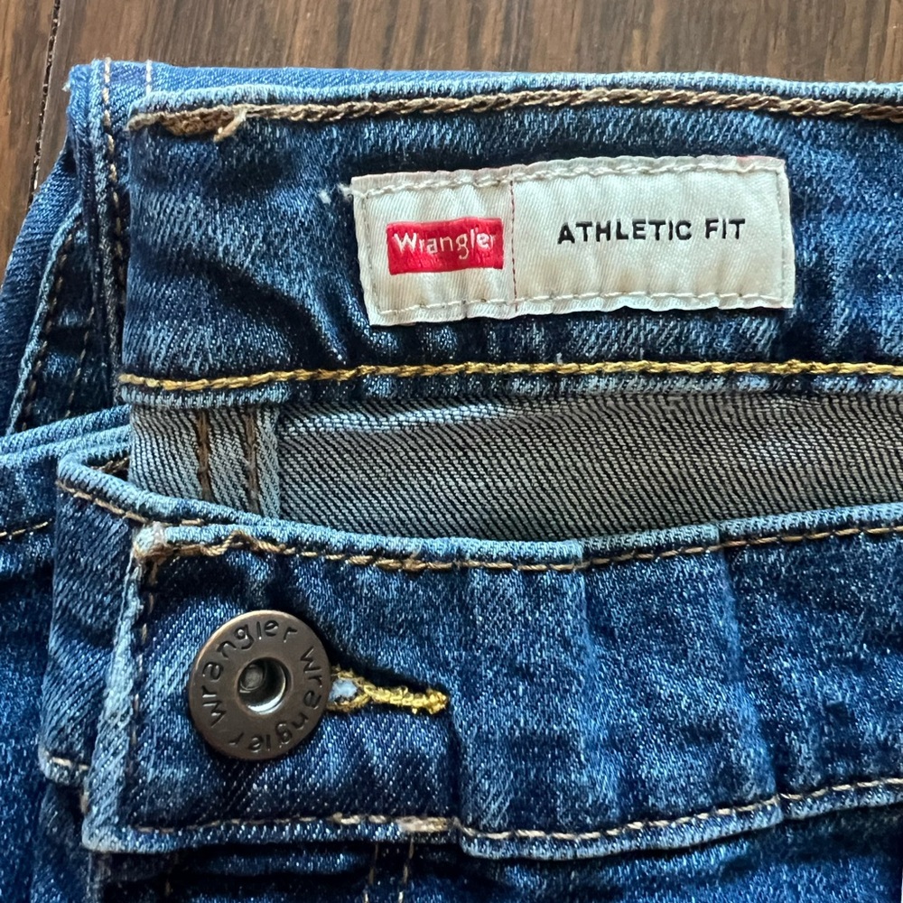 NWT Wrangler Blue Athletic Fit straight Men’s Jeans 42x30 denim Workwear - Picture 2 of 14